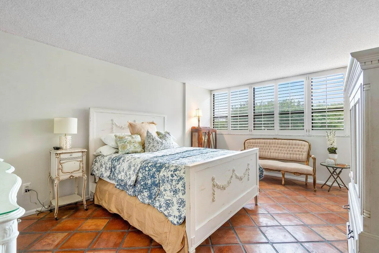 017-899JefferyStreet-BocaRaton-FL-33487-