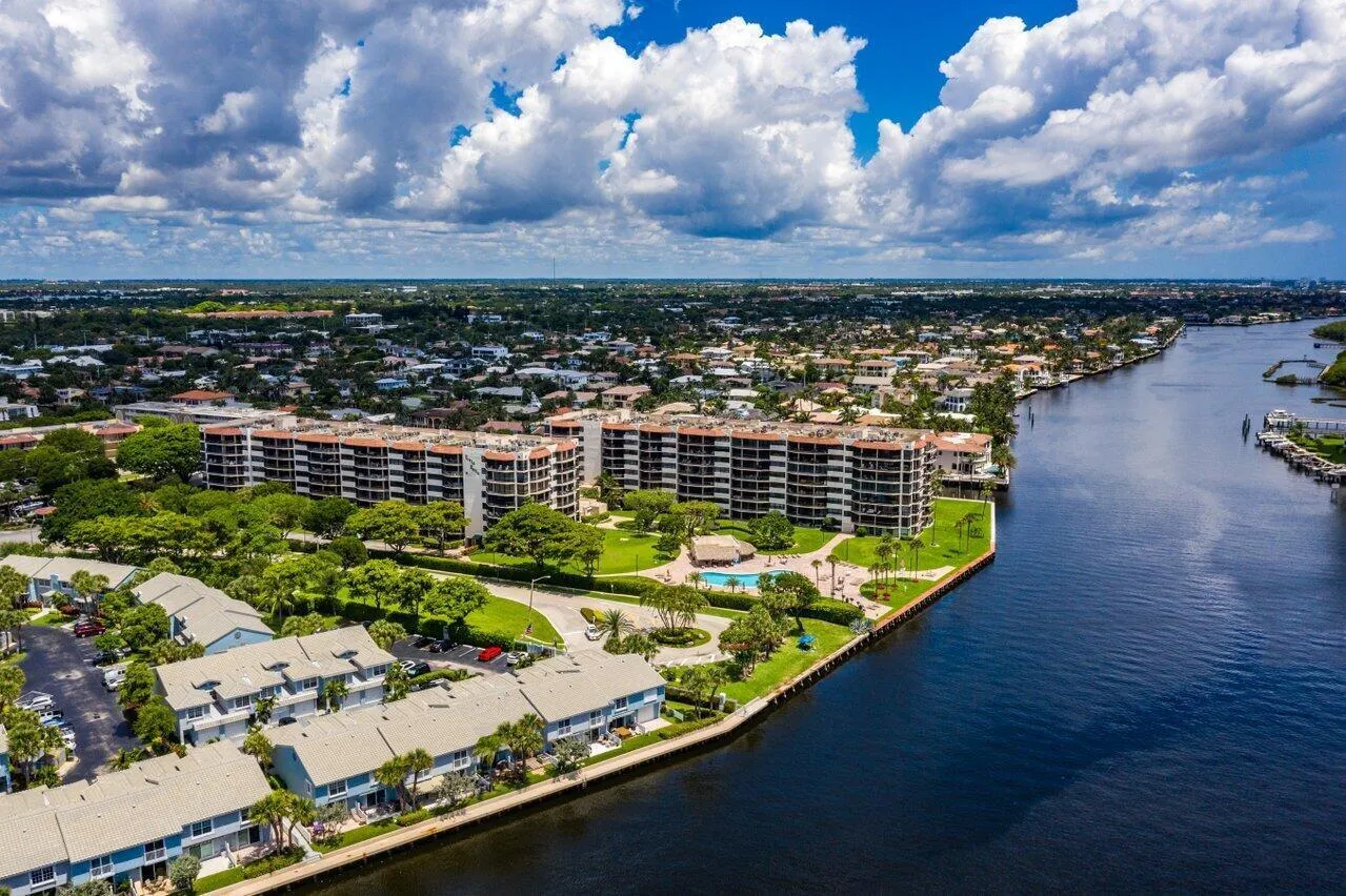 052-899JefferyStreet-BocaRaton-FL-33487-