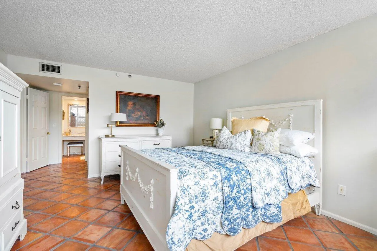 018-899JefferyStreet-BocaRaton-FL-33487-