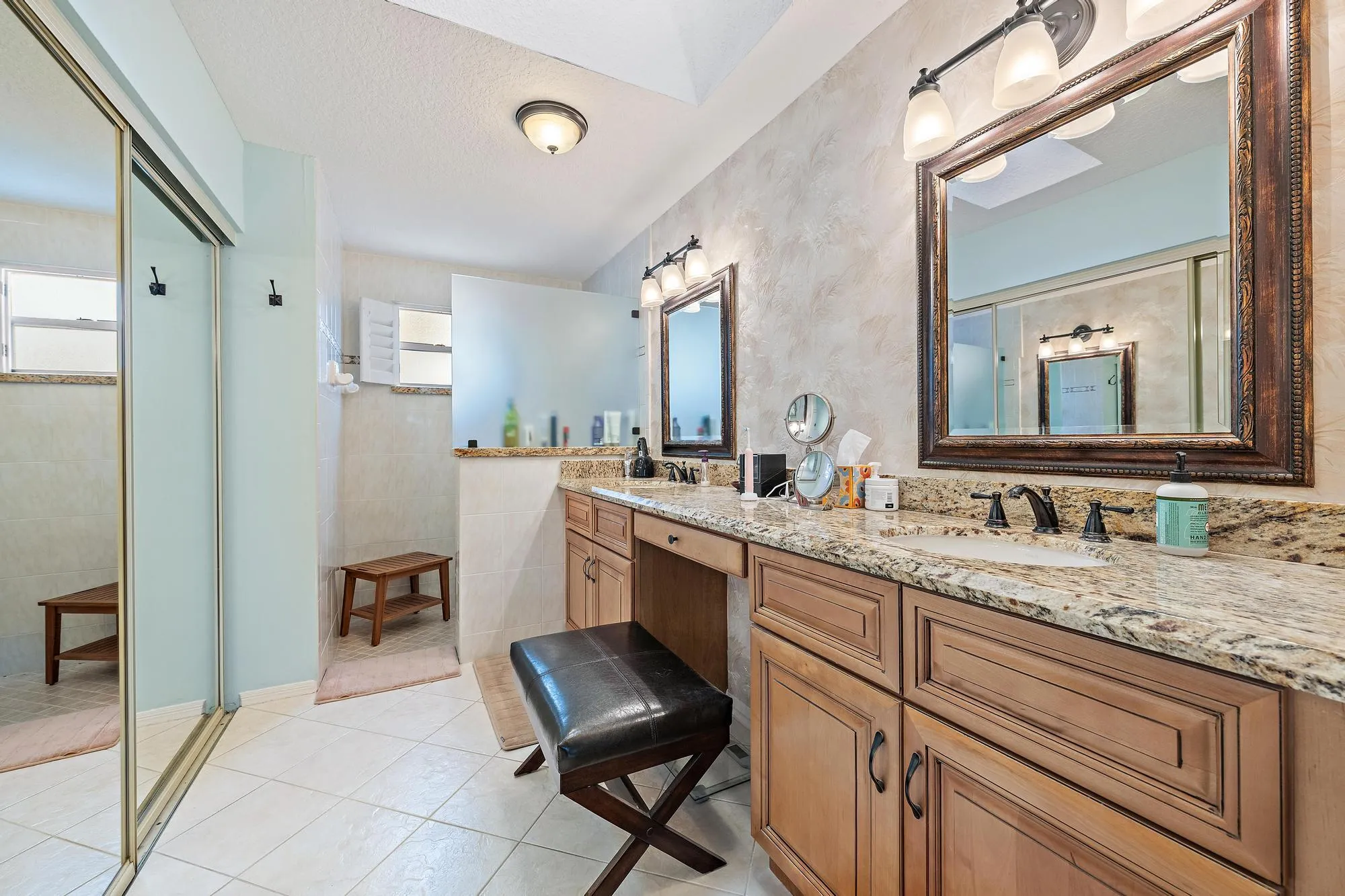 18 Windsor Ln-Primary bathroom