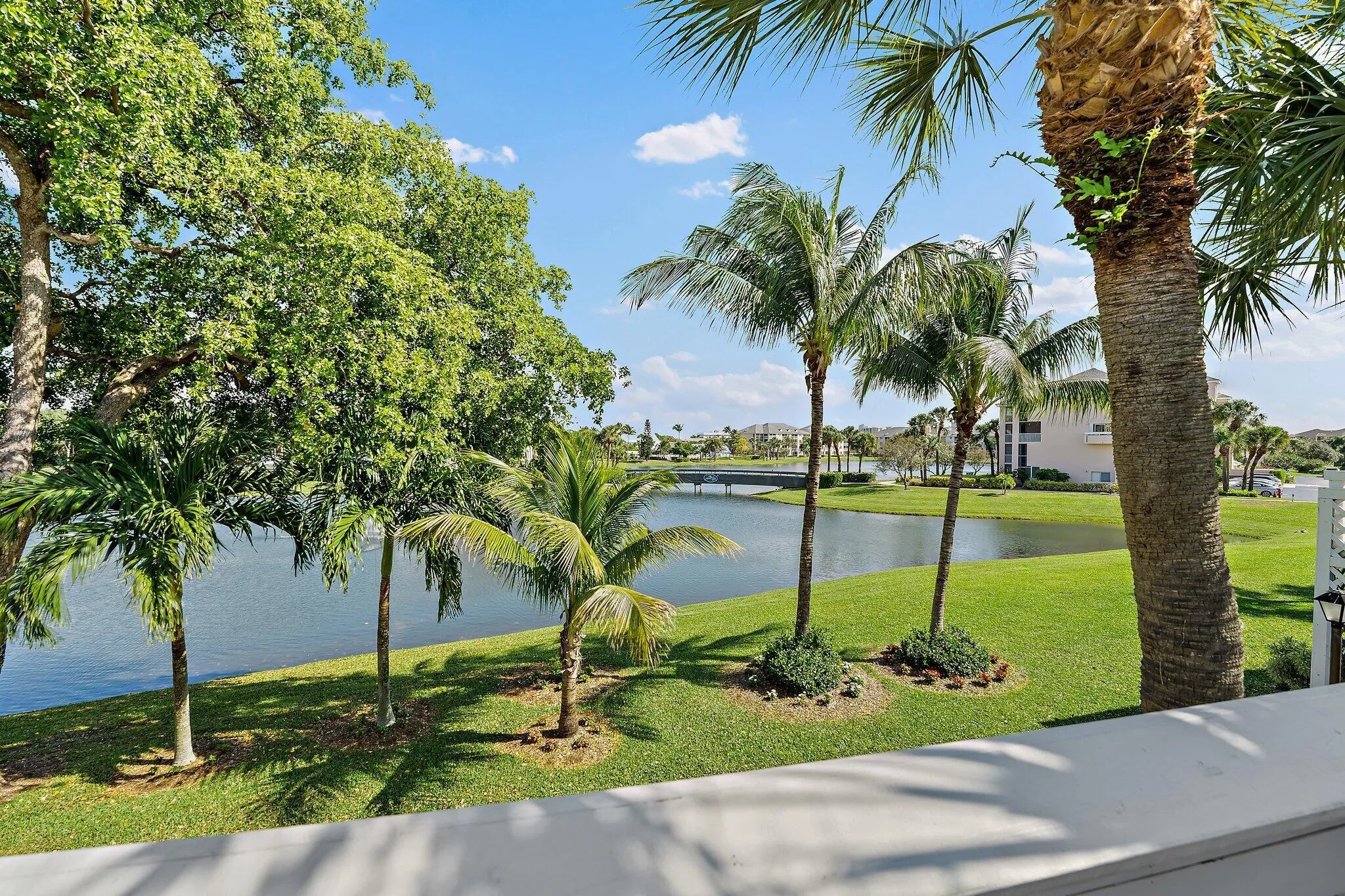 015-353US1NB8-Jupiter-FL-SMALL