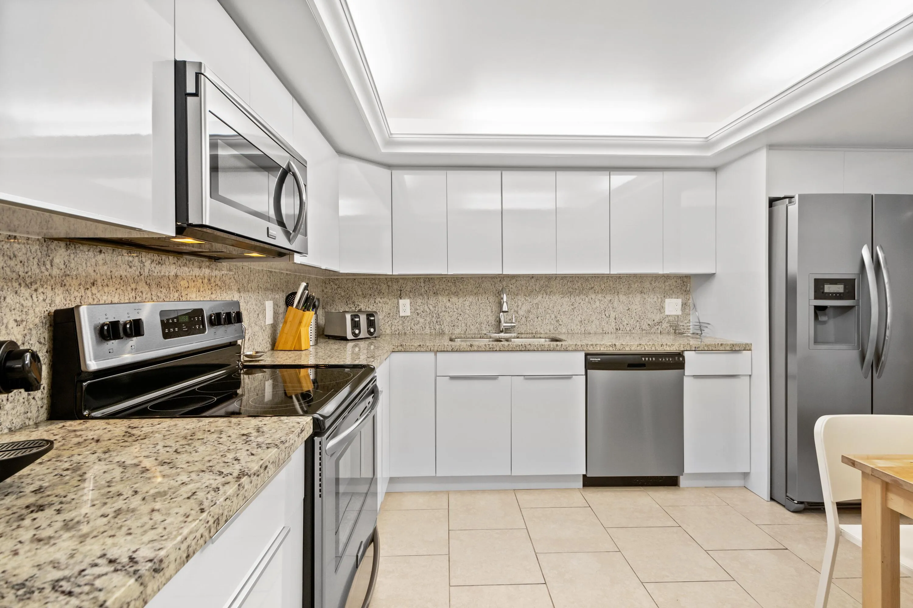 Latge Kitchen
