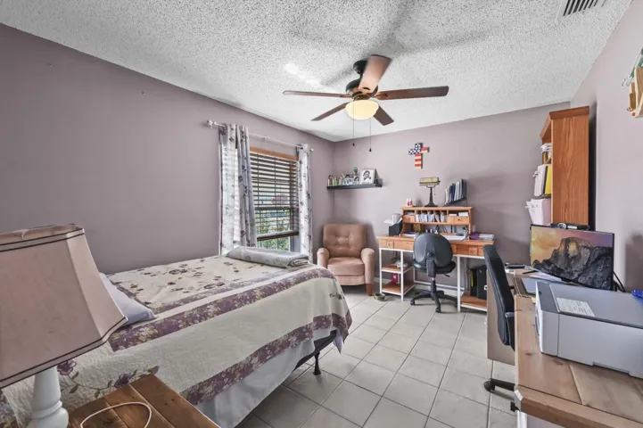 06 Bedroom 01