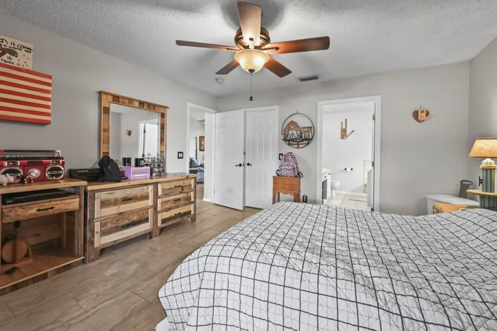 24 Bedroom 03