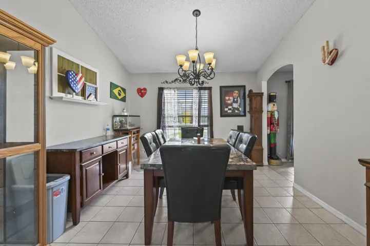 09 Dining Room 02