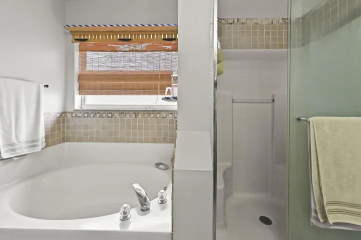 26 Bathroom 02