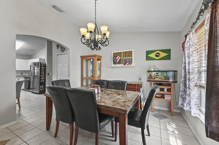 08 Dining Room 01