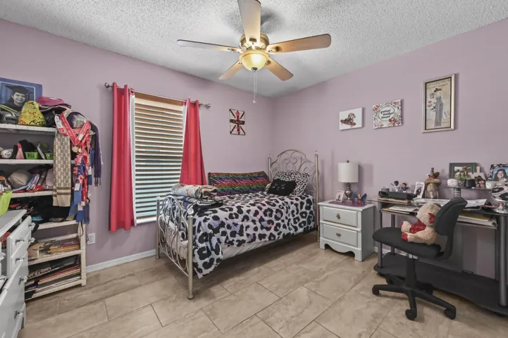 20 Bedroom 01