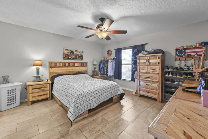 22 Bedroom 01