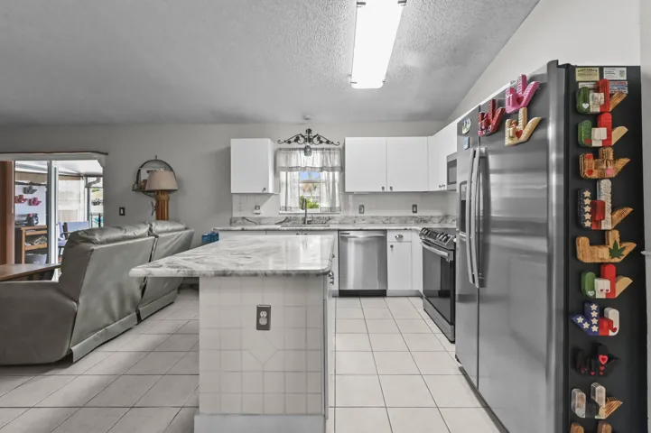 14 Kitchen 01