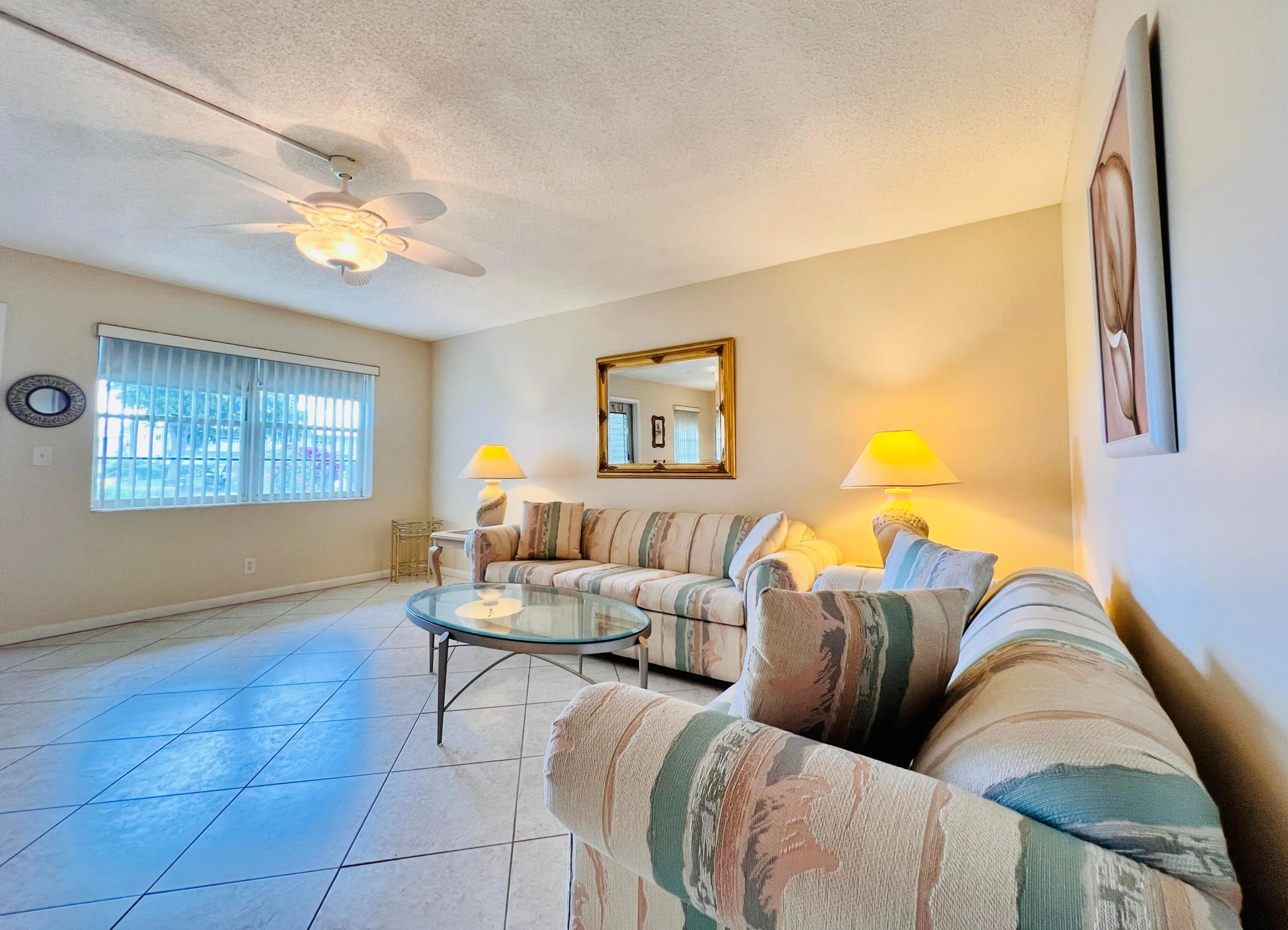 Living Area to Front