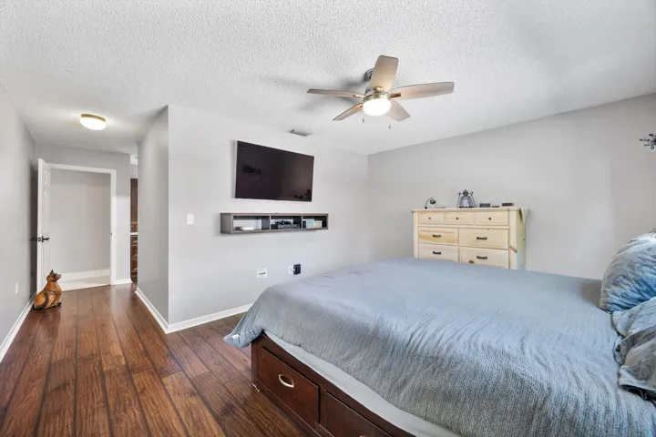 28-15541 Dover Ct_028