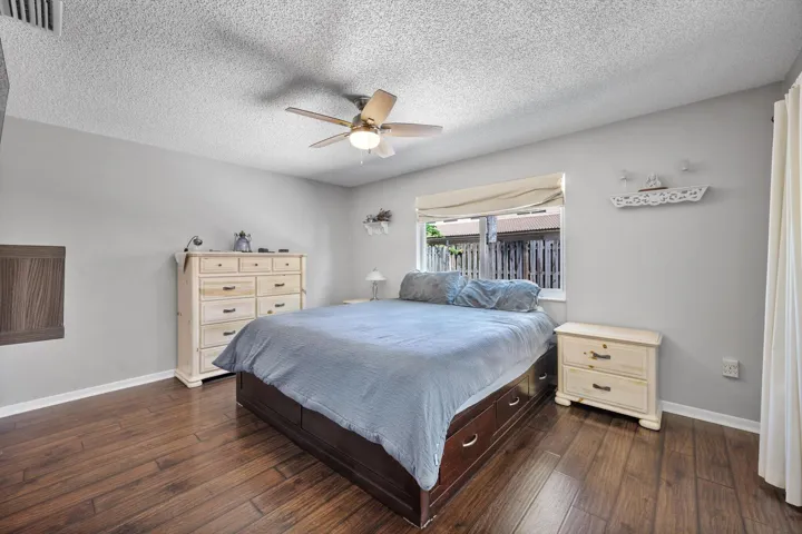 26-15541 Dover Ct_026