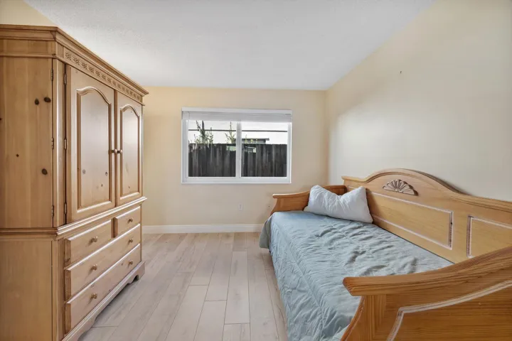 21-15541 Dover Ct_021