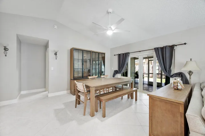 11-15541 Dover Ct_011