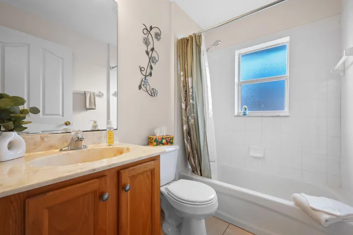 15 Bathroom 01