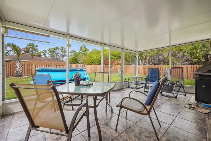 23 Patio 01