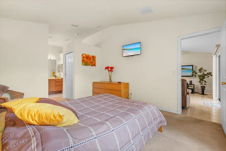 17 Bedroom 02