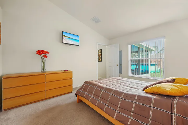 18 Bedroom 03