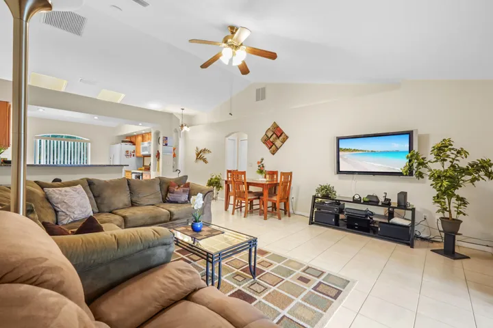 06 Living room 03