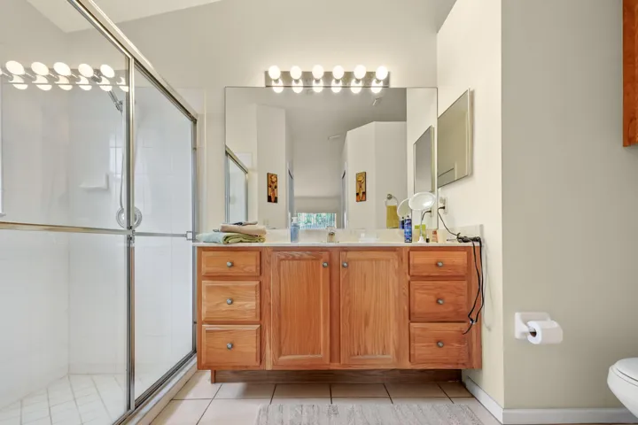 21 Bathroom 03