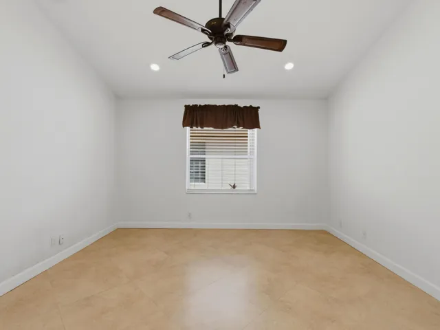 Den/3rd Bedroom