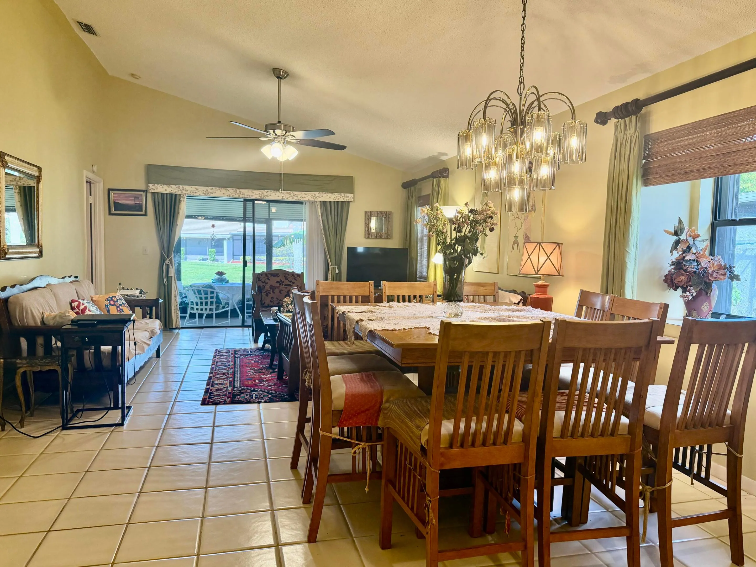Dining room/living room