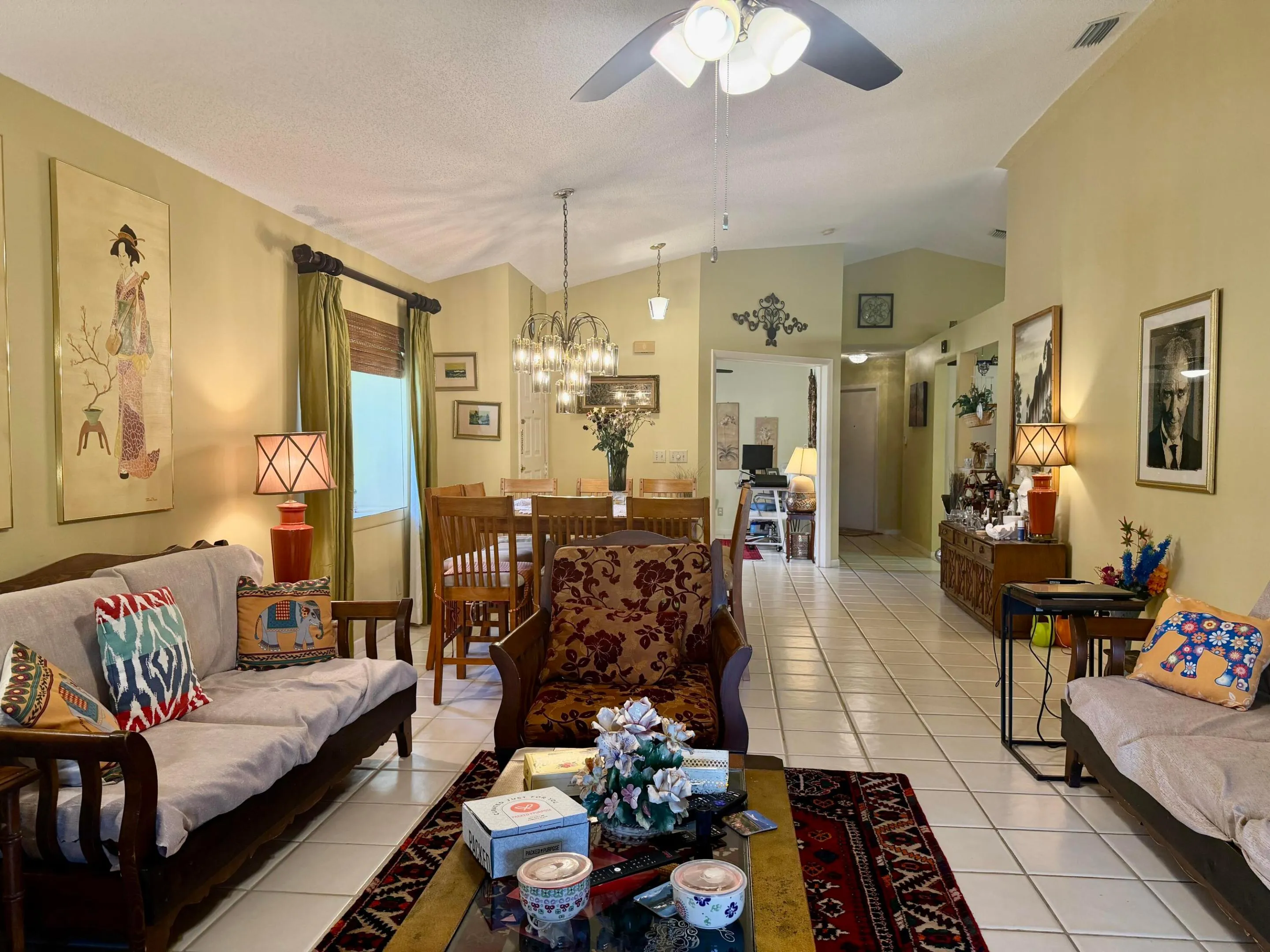Living room/dining room