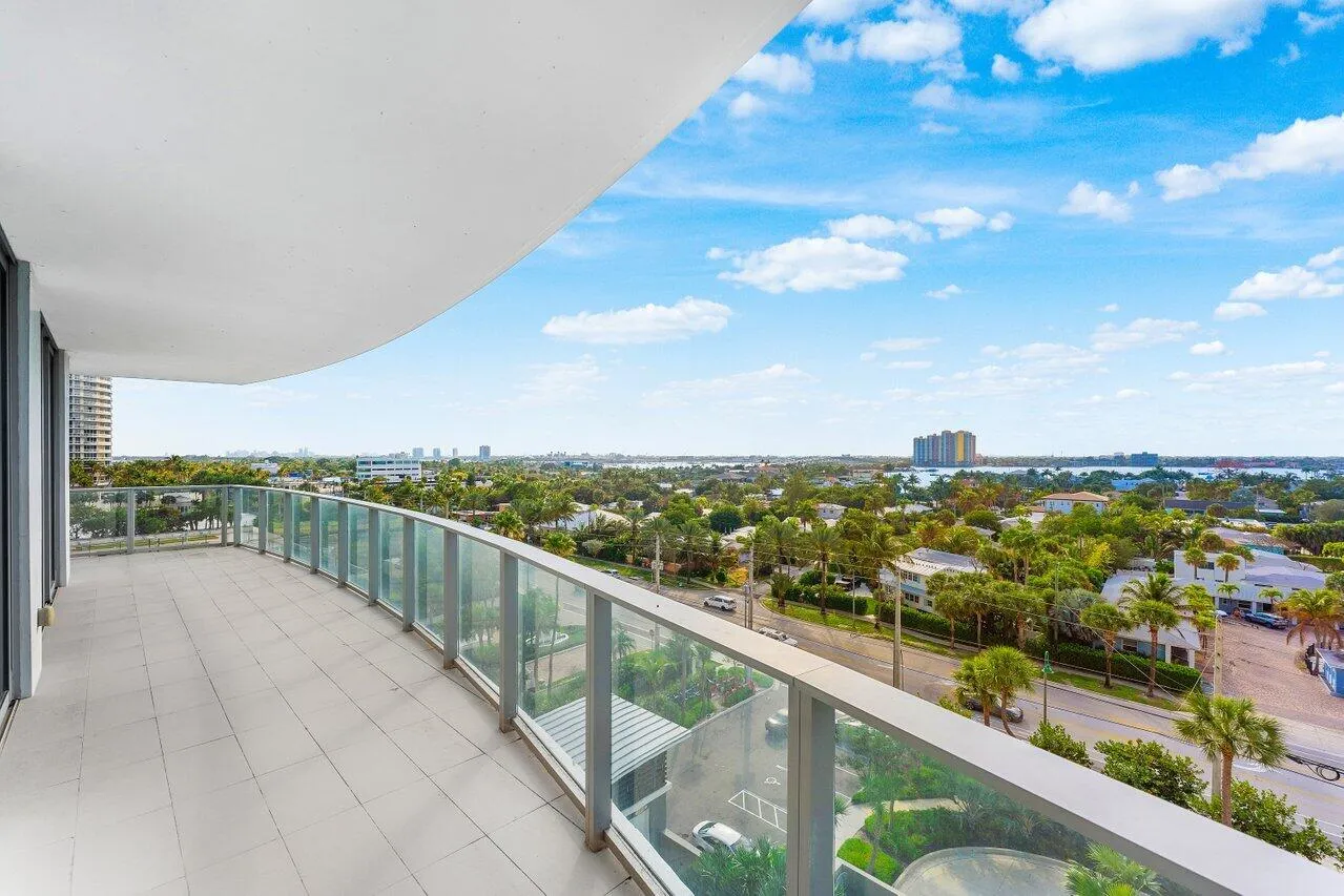 Intracoastal Wraparound Terrace