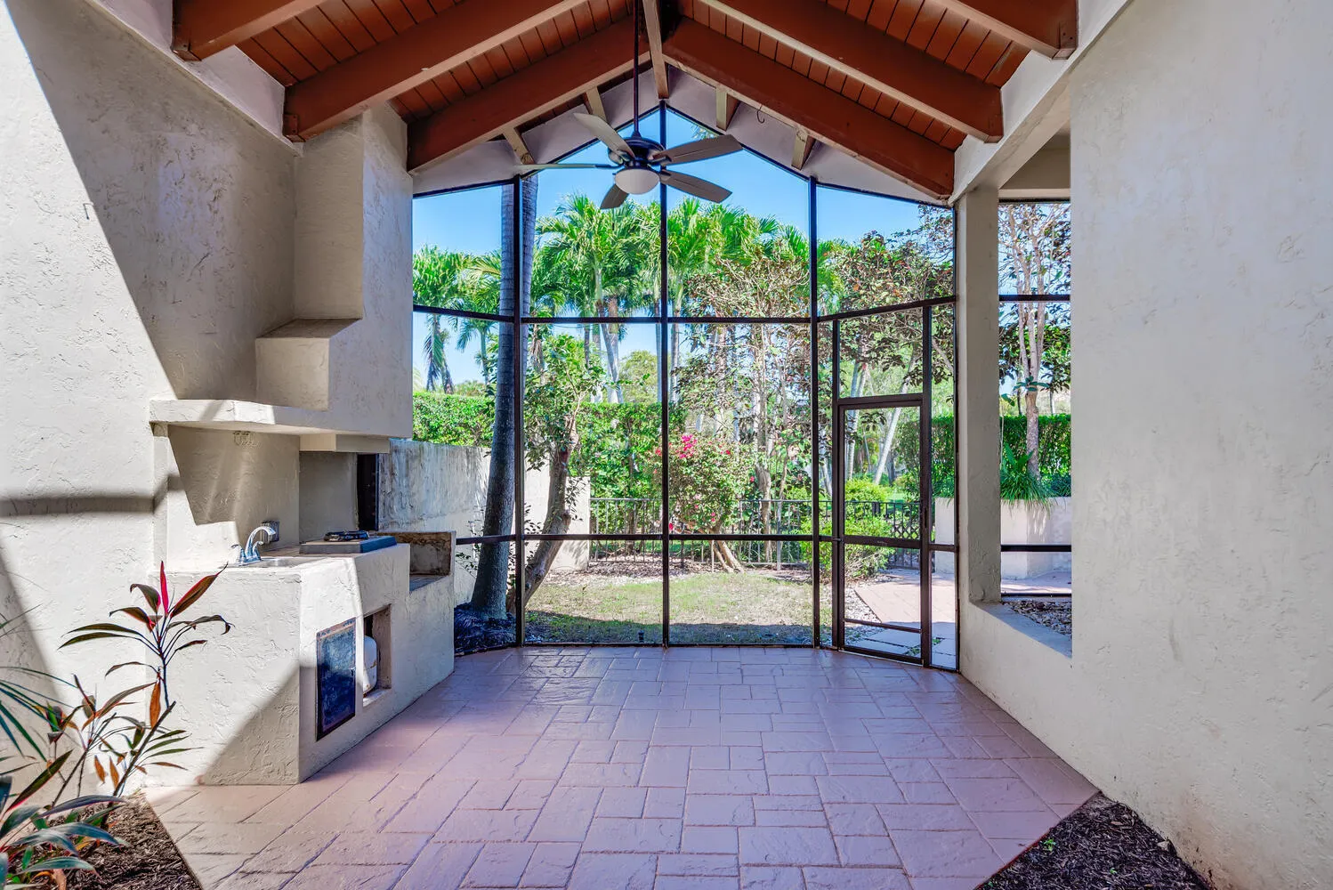 Must See Property-large-039-032-Boca Gro