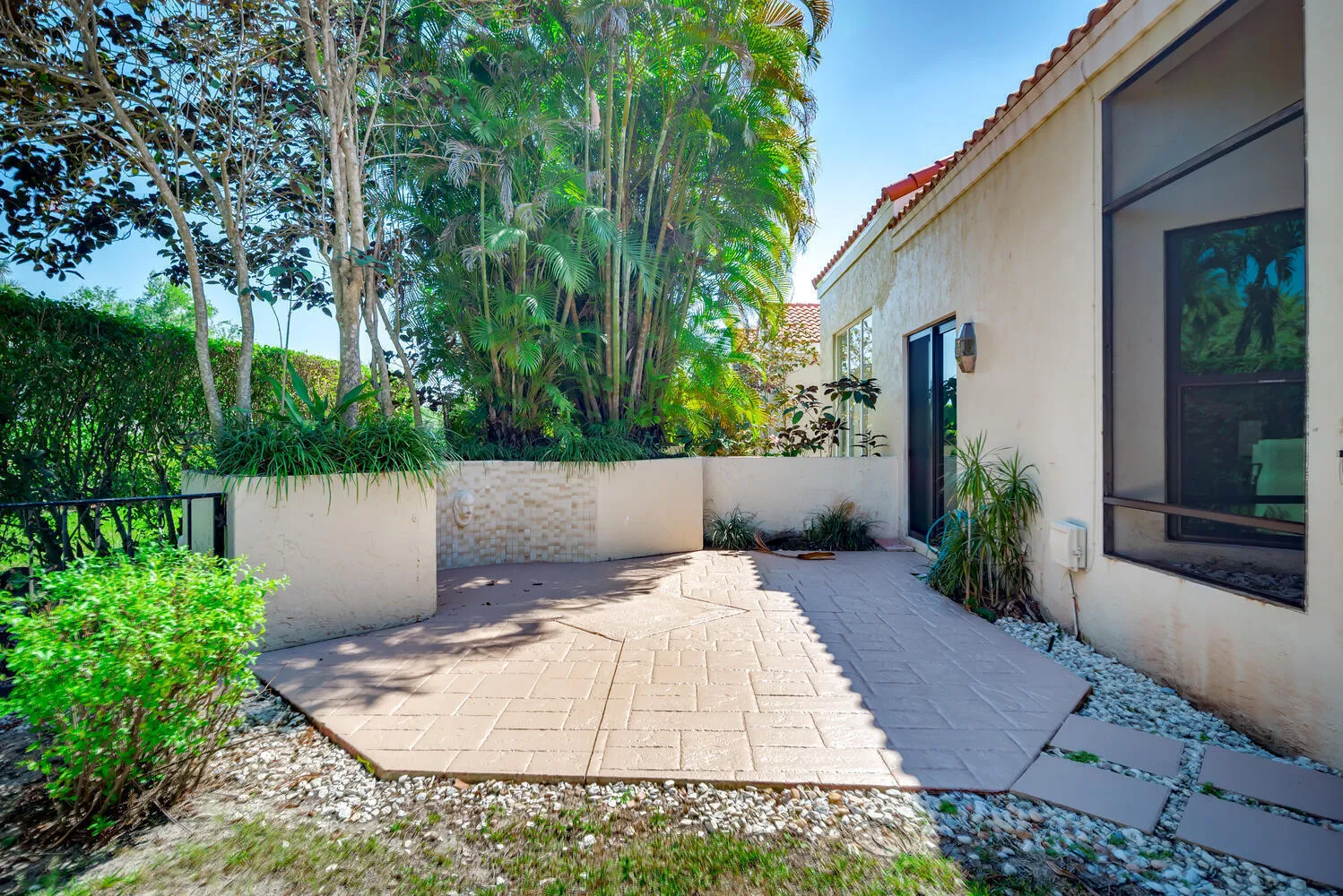 Must See Property-large-041-038-Boca Gro
