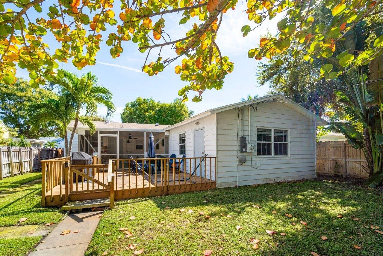041-215SouthPalmway-LakeWorthBeach-FL-33
