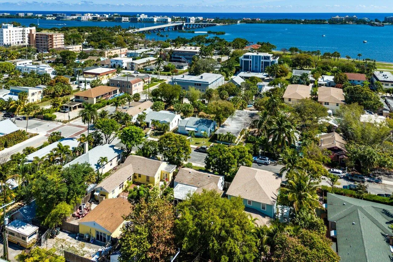 051-215SouthPalmway-LakeWorthBeach-FL-33