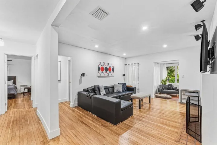 012-1617AdamsStreet-Hollywood-FL-33020-S