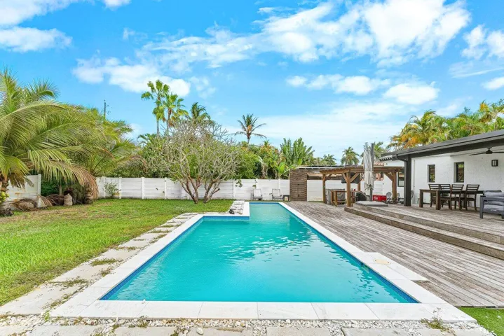 032-1617AdamsStreet-Hollywood-FL-33020-S