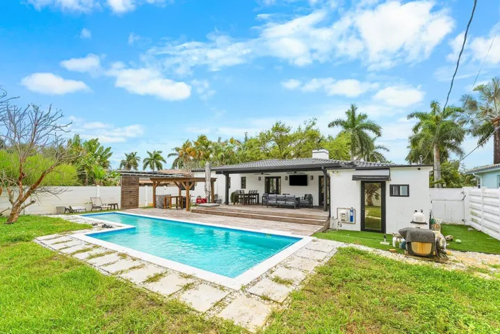030-1617AdamsStreet-Hollywood-FL-33020-S