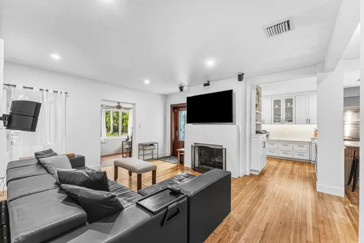 014-1617AdamsStreet-Hollywood-FL-33020-S