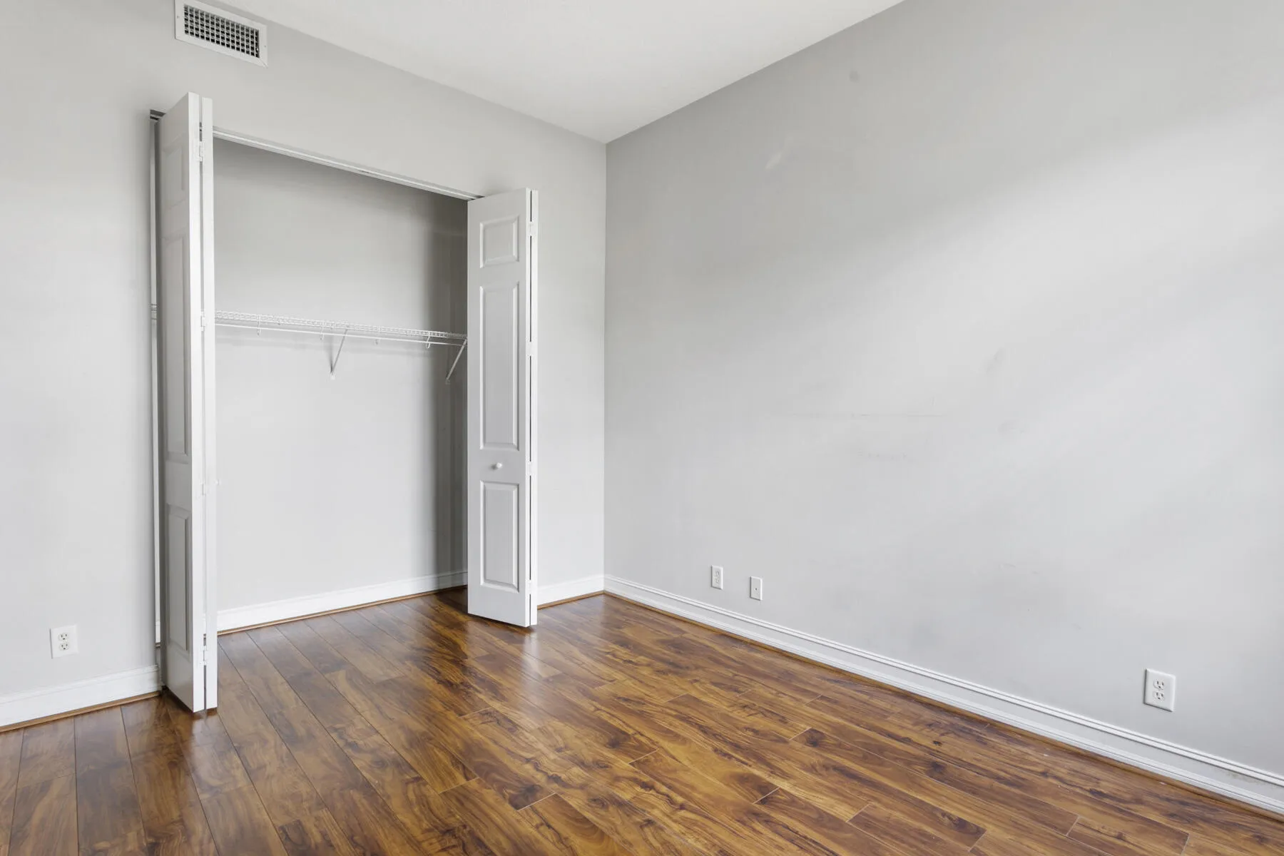 Good size closet for guests