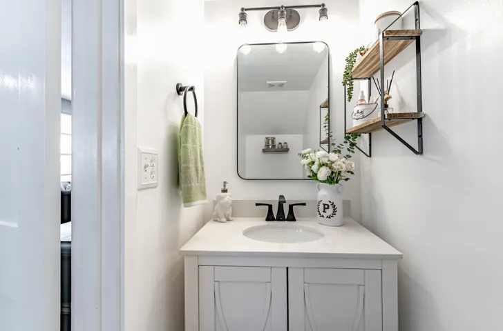 1st Floor 1/2 Bath