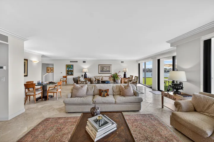 11-5500-Collins-Ave-LPG