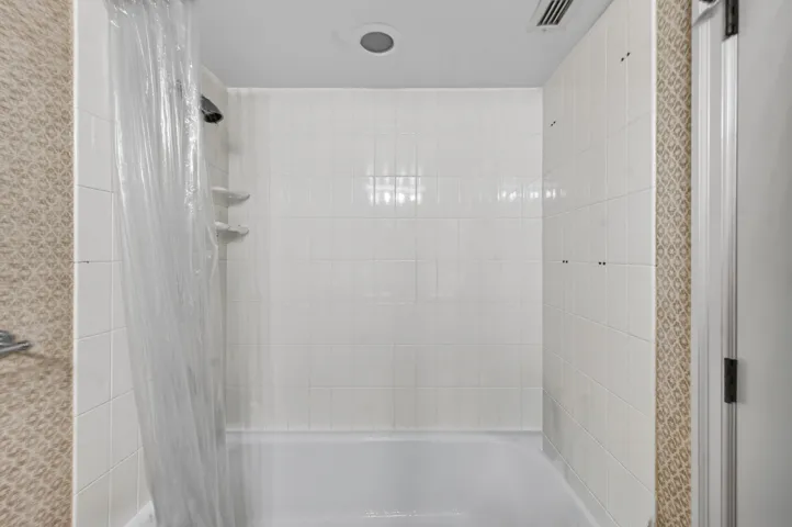 36-5500-Collins-Ave-LPG