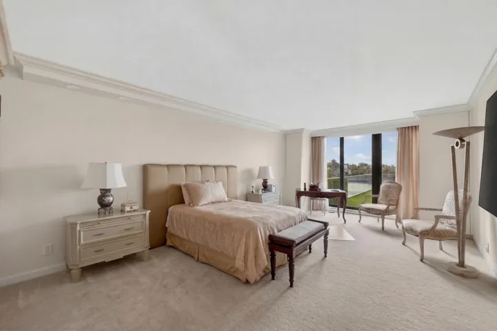 27-5500-Collins-Ave-LPG