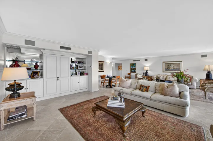 10-5500-Collins-Ave-LPG