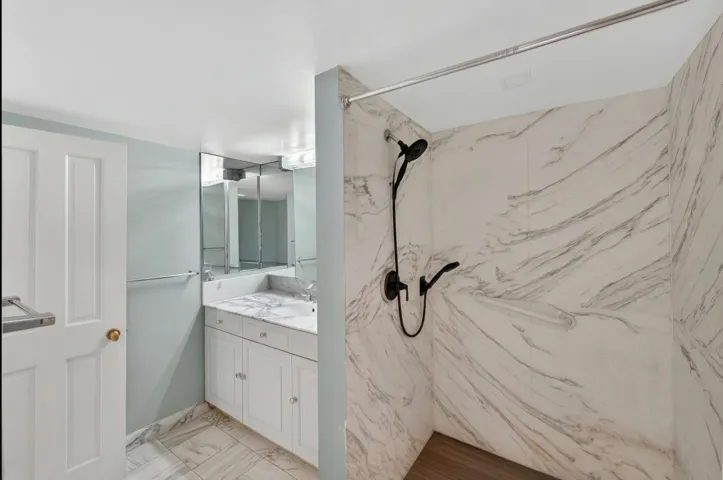 40-5500-Collins-Ave-LPG