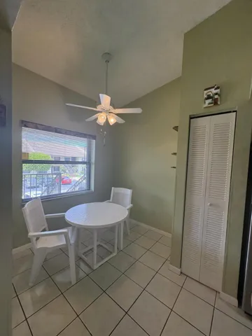 Eat-In Kitchen