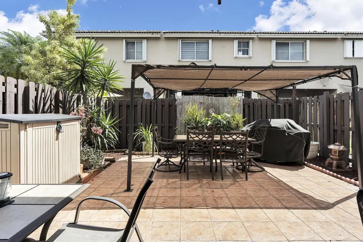 16637 NW 73 pl - - 105