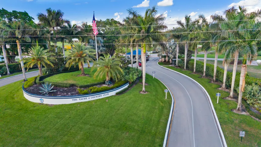 ST The Yacht & Country Club - Sign