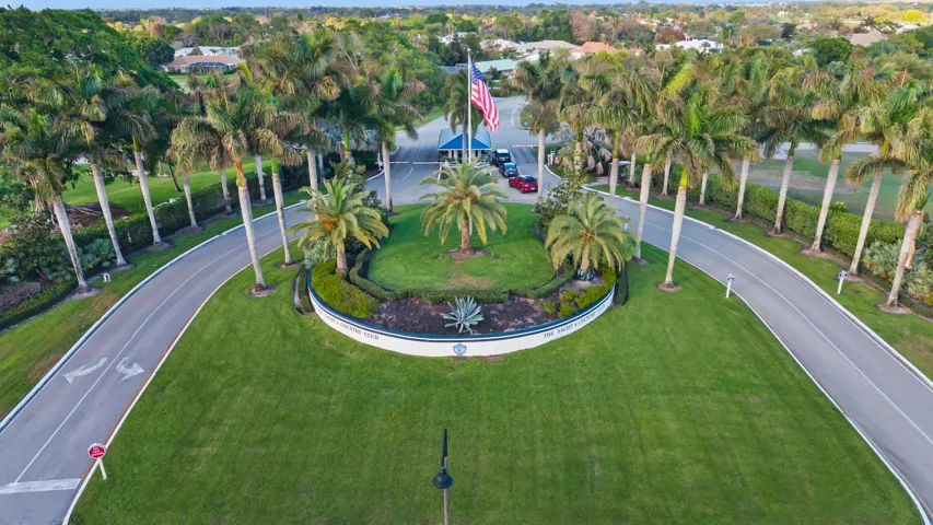 ST The Yacht & Country Club - Sign 02