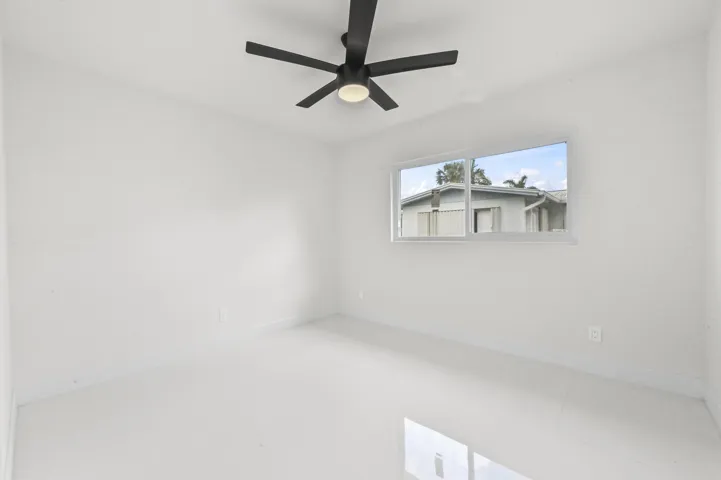 18 Bedroom 01
