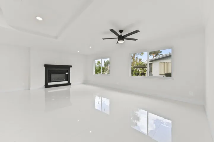 10 Living Room 01